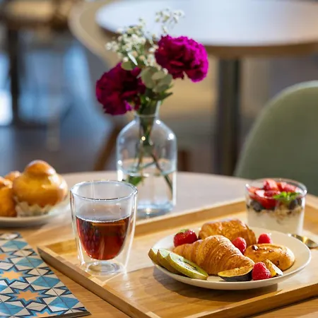 Louis Blanc Hotel Paryż