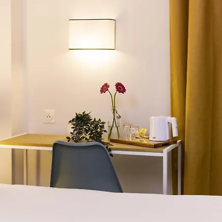 Louis Blanc Hotel 3*