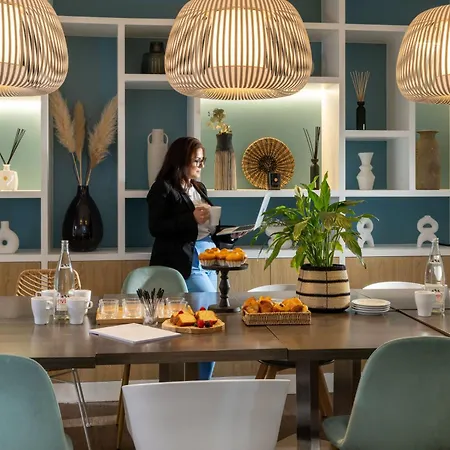 Hotel Louis Blanc París