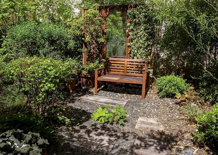 Louis Blanc Hotel Paris