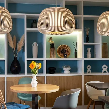 Ξενοδοχείο Louis Blanc 3*